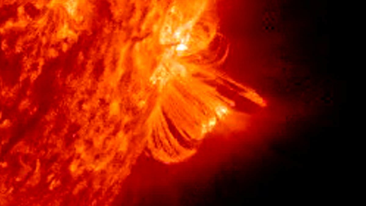 Gli scienziati lanciano un allarme urgente sulla tempesta solare che potrebbe causare blackout globali e caos nei trasporti: "Non siamo preparati"
