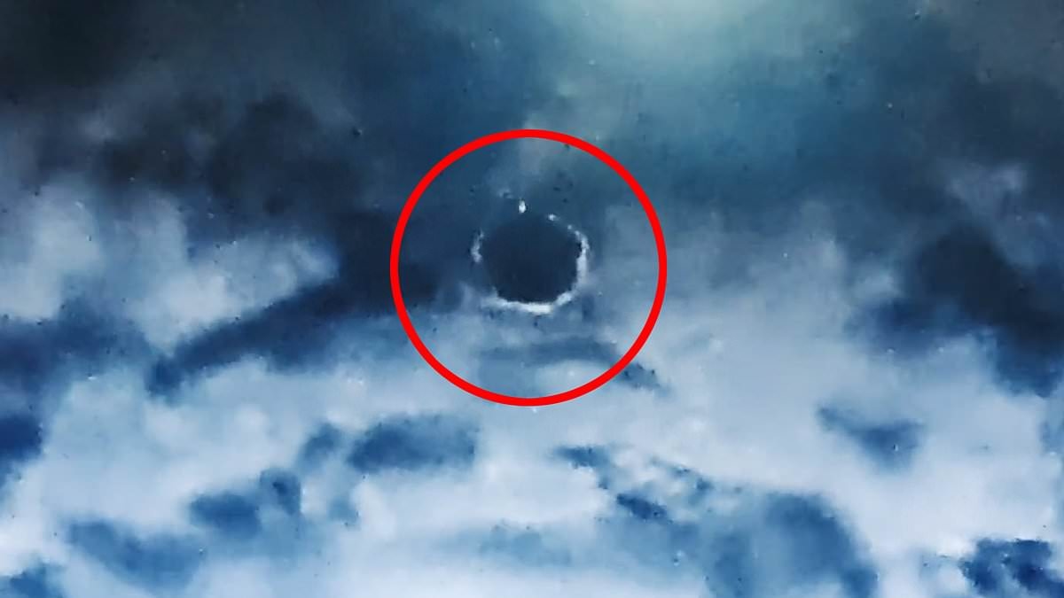 Latający spodek UFO uchwycony na kamerze przez wojsko amerykańskie na nowym nagraniu