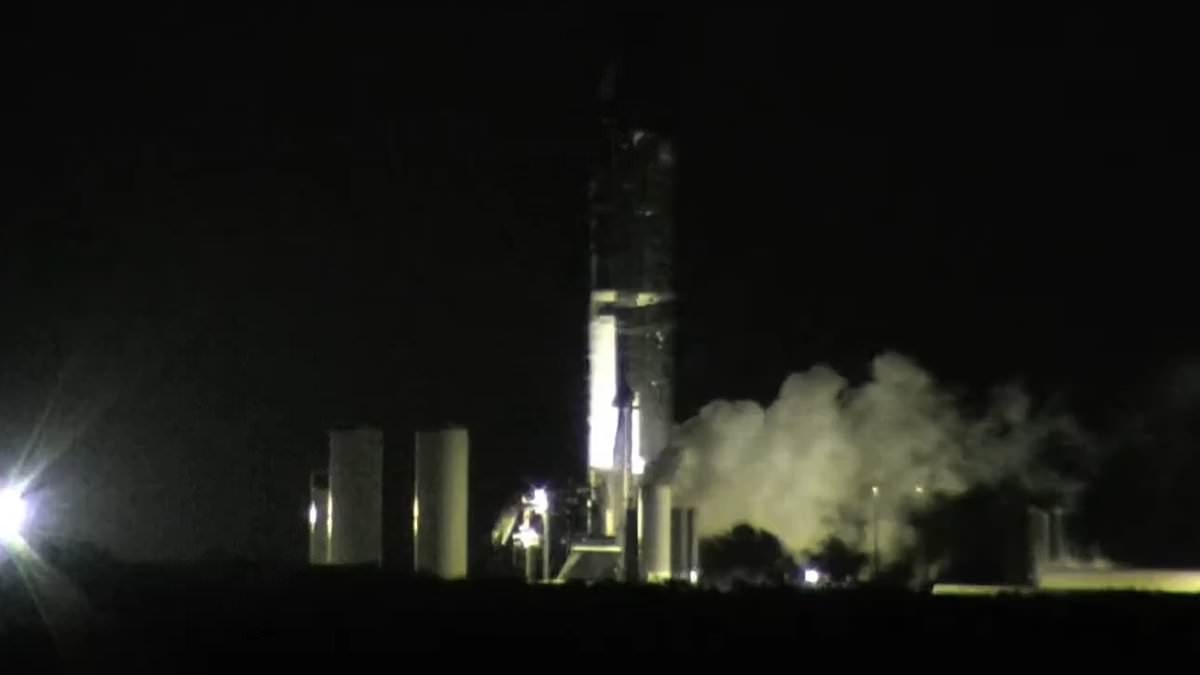 Statek kosmiczny SpaceX Starship eksploduje w gigantycznej kuli ognia po eksplozji na poligonie testowym w Teksasie