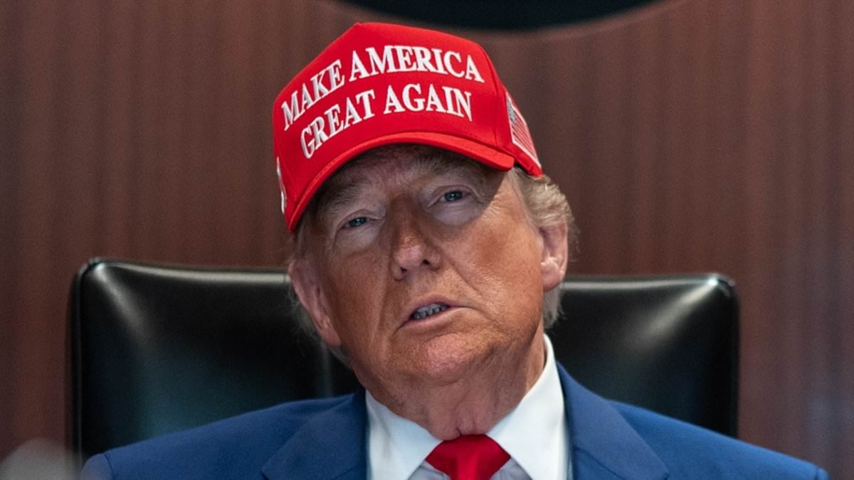 Donald Trump, İran'la nükleer savaşta üç gizli bölgeden birine kaçmaya hazırlanıyor, kıyamet planları ortaya çıktı