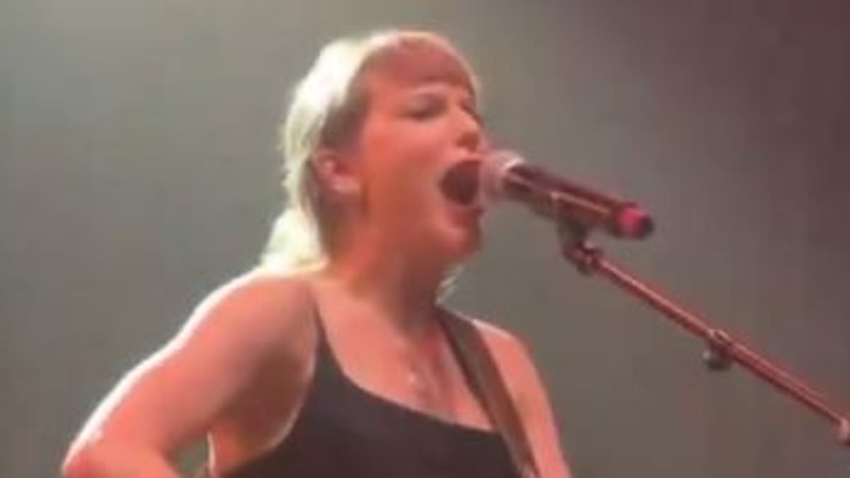 Taylor Swift fa un ritorno spettacolare sul palco in un concerto presentato da Travis Kelce a Nashville