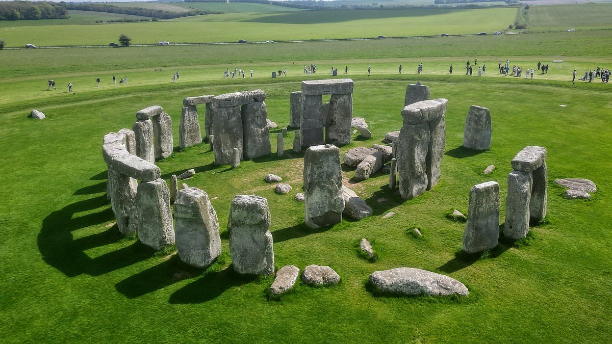 Il dente che risolve il mistero di Stonehenge dopo 5.000 anni: gli scienziati scoprono nuove prove su come le pietre furono trasportate lì
