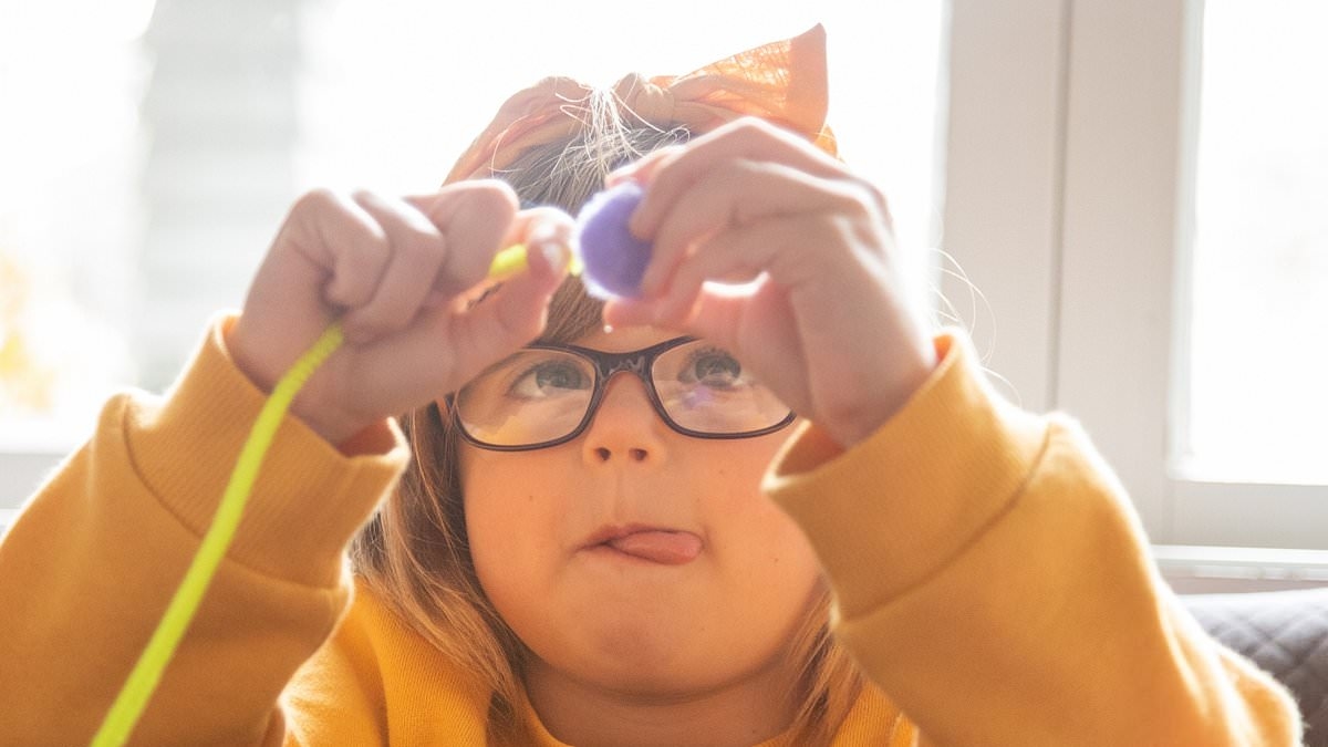 Trump waarschuwt ouders dat alledaagse medicijnen autisme kunnen veroorzaken... terwijl ambtenaren baanbrekende behandeling voor omkering toejuichen
