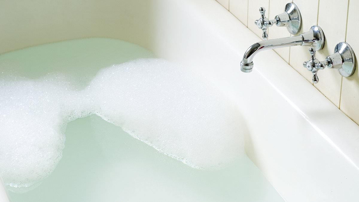 Du lässt das Badewasser falsch einlaufen! Wissenschaftler enthüllen den häufigen Fehler, der für fehlende Schaumbildung sorgt – und die einfache Lösung für mehr Schaum.