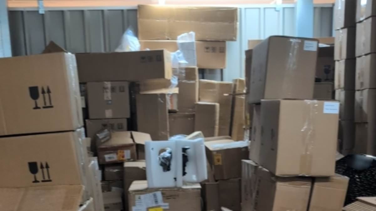 Un allanamiento en un almacén de Gloucestershire descubre más de 100.000 libras esterlinas en piezas de automóviles falsificadas; uno de cada seis conductores podría estar en riesgo por componentes falsificados letales.