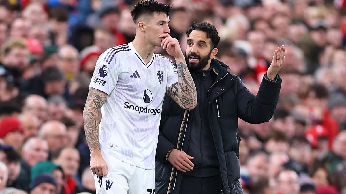 Рубен Аморим называет Бенджамина Сеско «помешанным на контроле» и признает, что ему «с трудом» удаётся обосноваться в «Манчестер Юнайтед», дав нападающему предельно честный совет после того, как Гари Невилл назвал подписание контракта за 73 миллиона фу...