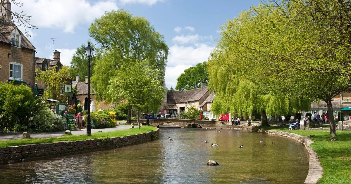 Cotswolds village named UK's prettiest plunged into chaos as tourists descend