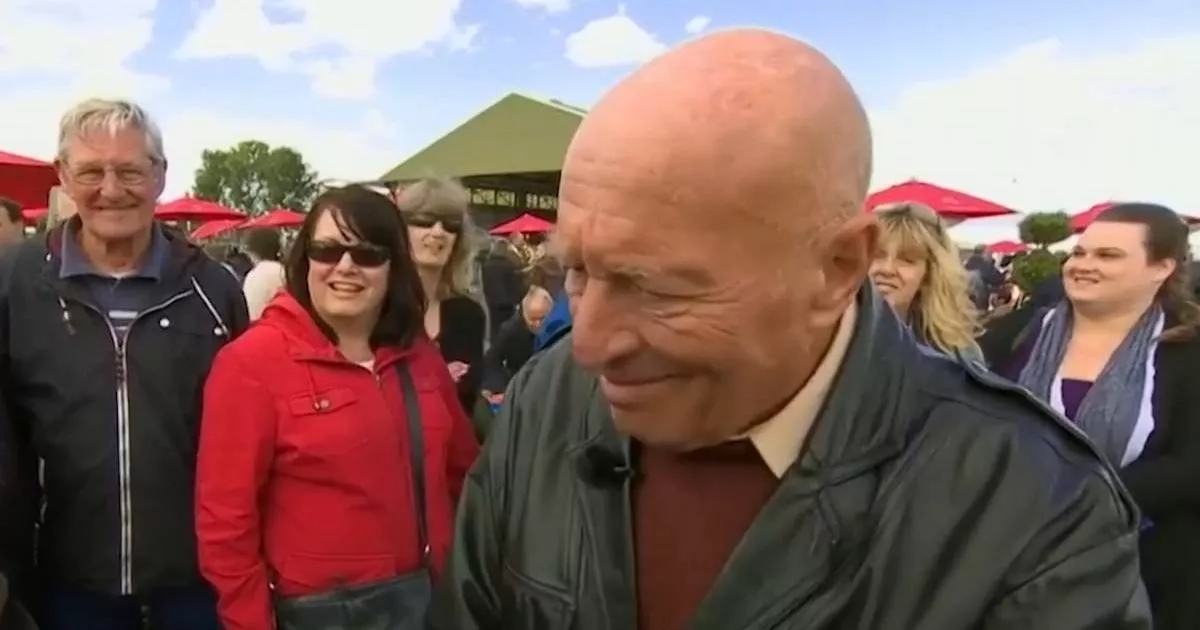 Antiques Roadshow guest speechless at real value of 'love token' he was 'clueless about'
