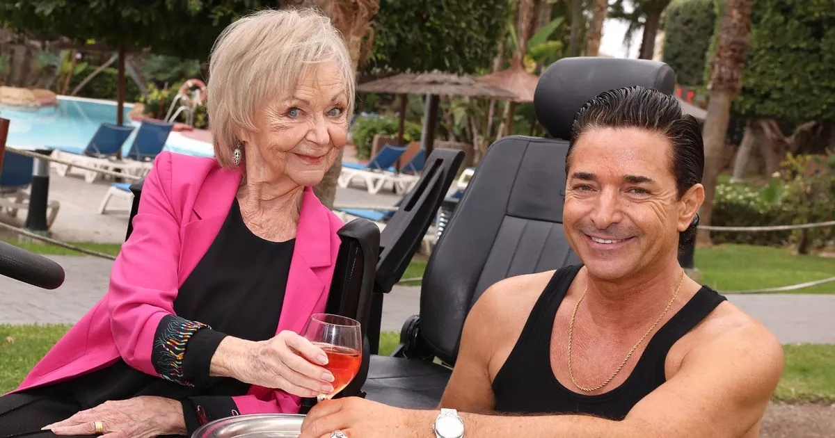 Le barman de Benidorm, Mateo, l'acteur méconnaissable, 21 ans après avoir trompé la mort