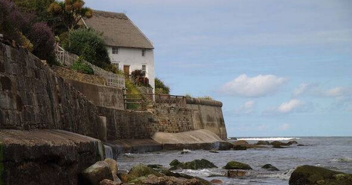 Postkartenartiges britisches Dorf mit Fossiliensuche und geheimem Strand