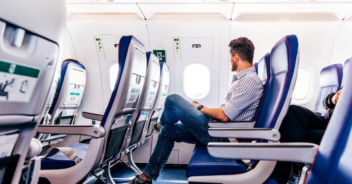 Pilot reveals why you should never wear flip-flops on plane