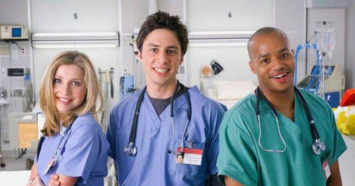 Il cast di Inside Scrubs racconta la storia d'amore tra 21 anni di differenza d'età e una delusione hollywoodiana