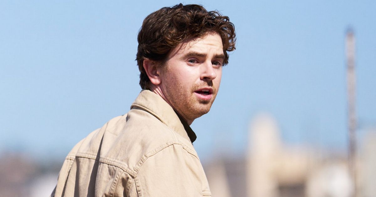 Freddie Highmore aus „The Assassin“ macht Andeutungen über seine spannende Rolle bei Prime Video und sagt: „Ich bin wieder zu Hause“