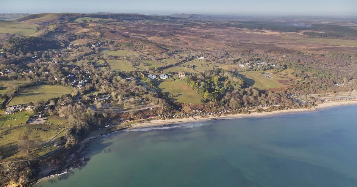 Beautiful UK beach with crystal-clear water unleashes brutal £100 warning