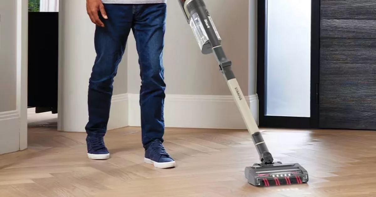 Shark Stratos stofzuiger- en dweilpakket met £220 korting geprezen als 'game changer'