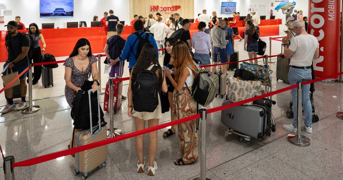 Un importante aeroporto spagnolo nel caos: i lavori provocano lunghe code