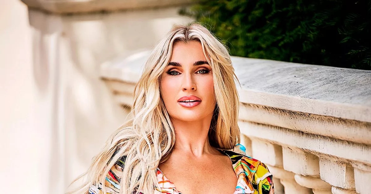 Billie Shepherd 'hysterisch' van pijn over mysterieuze ziekte terwijl haar echtgenoot Greg ingrijpt