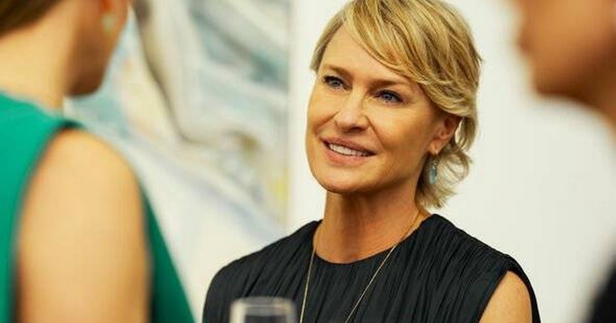 Robin Wright di The Girlfriend afferma che le riprese sono state una "seduta terapeutica" mentre interpreta un doppio ruolo