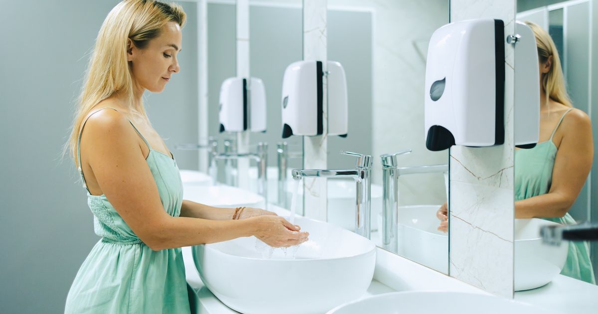 Amerikalı turist, otel lavabosunu kullanamadığını itiraf ederek İngilizleri şok etti