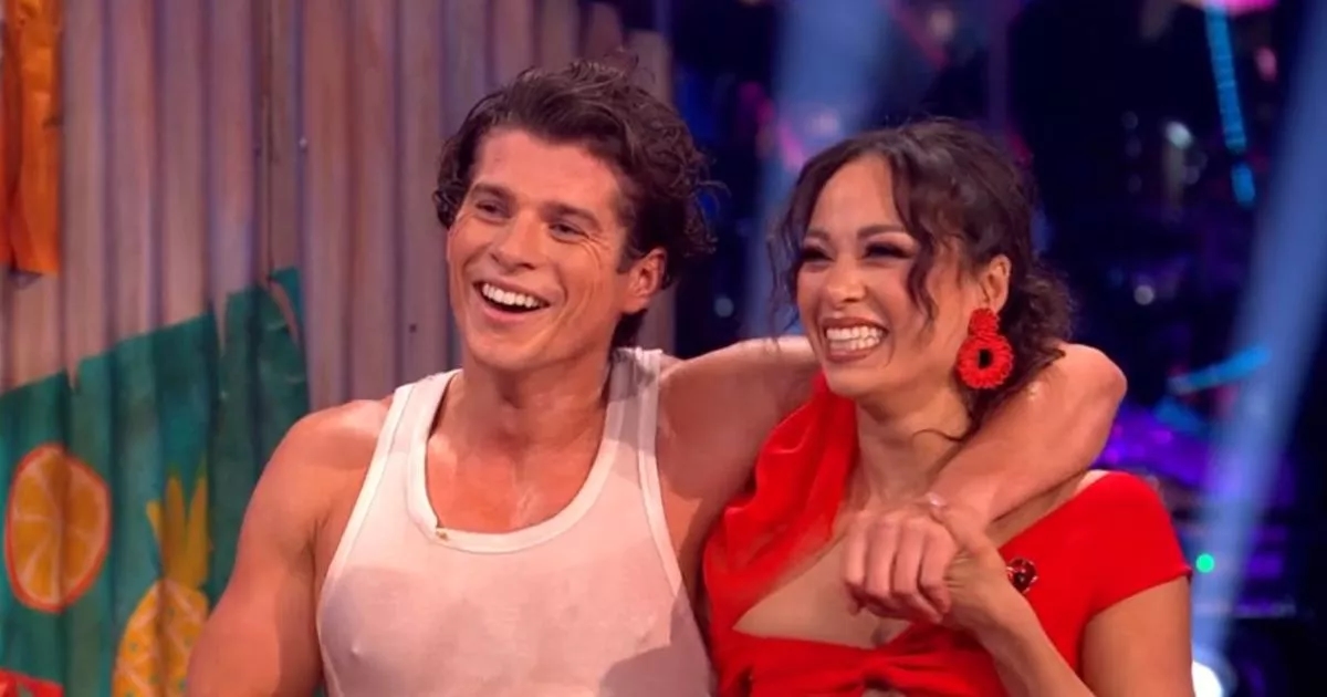 Lewis Cope van Strictly steunt Traitors-ster als vervanger van Claudia Winkleman en Tess Daly