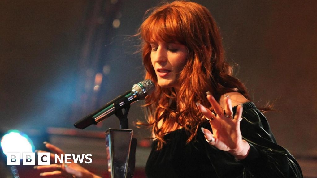 Florence Welch, dış gebelikten sonra hayatını kurtaran bir ameliyat geçirdiğini söyledi
