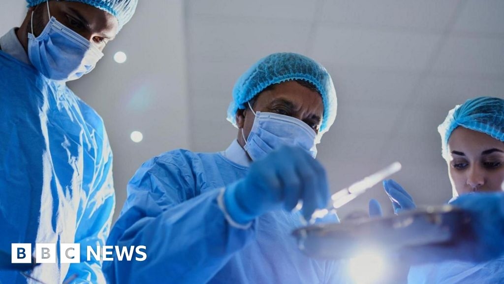 Lista oczekujących na NHS wydłuża się trzeci miesiąc z rzędu