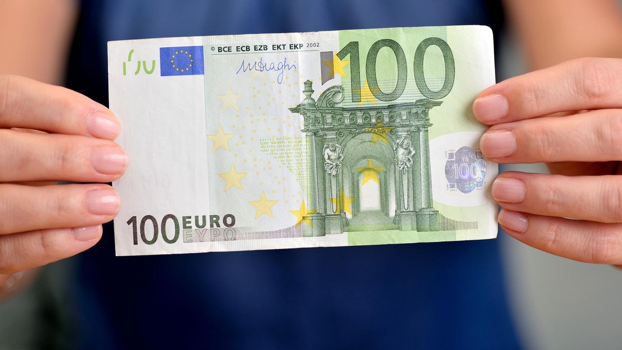 Savings trick!: Why you should always have a 100-euro note with you