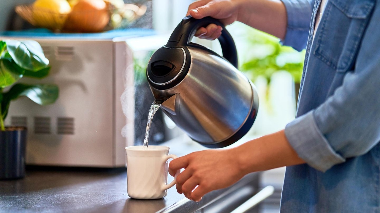 Reduce electricity costs: Why your kettle increases your electricity bill – and how you can change that