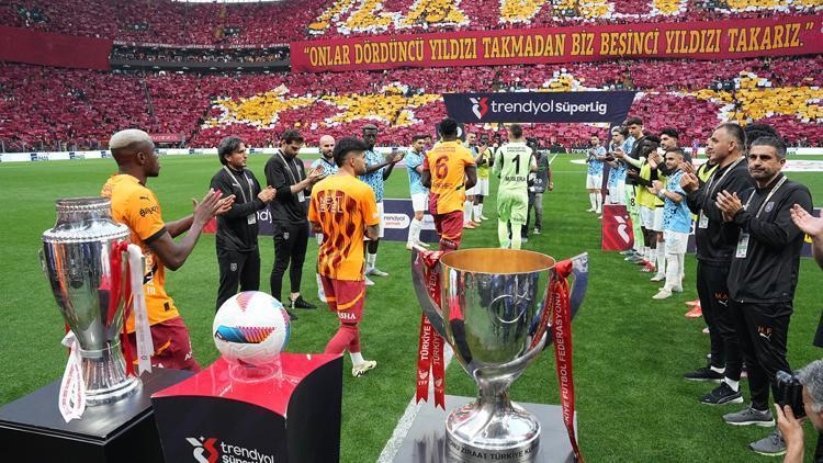 Il Galatasaray ha festeggiato il suo 25° campionato in casa! Fernando Muslera si è rivolto ai tifosi in turco