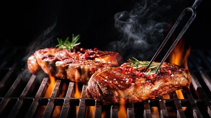 Não deixe que o prazer do churrasco estrague sua saúde! Se a carne estiver queimada, não a consuma, é literalmente um convite ao câncer.