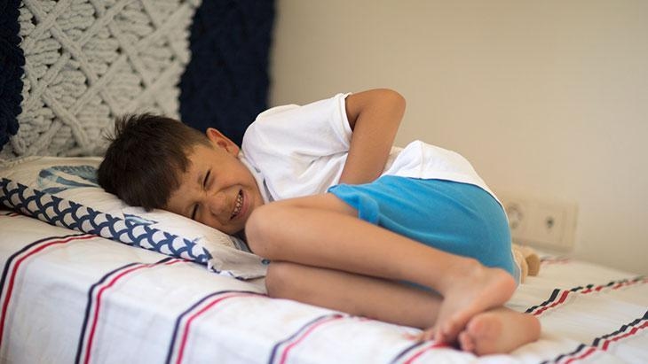 Attention aux douleurs abdominales chez l'enfant ! Un danger silencieux : l'invagination.