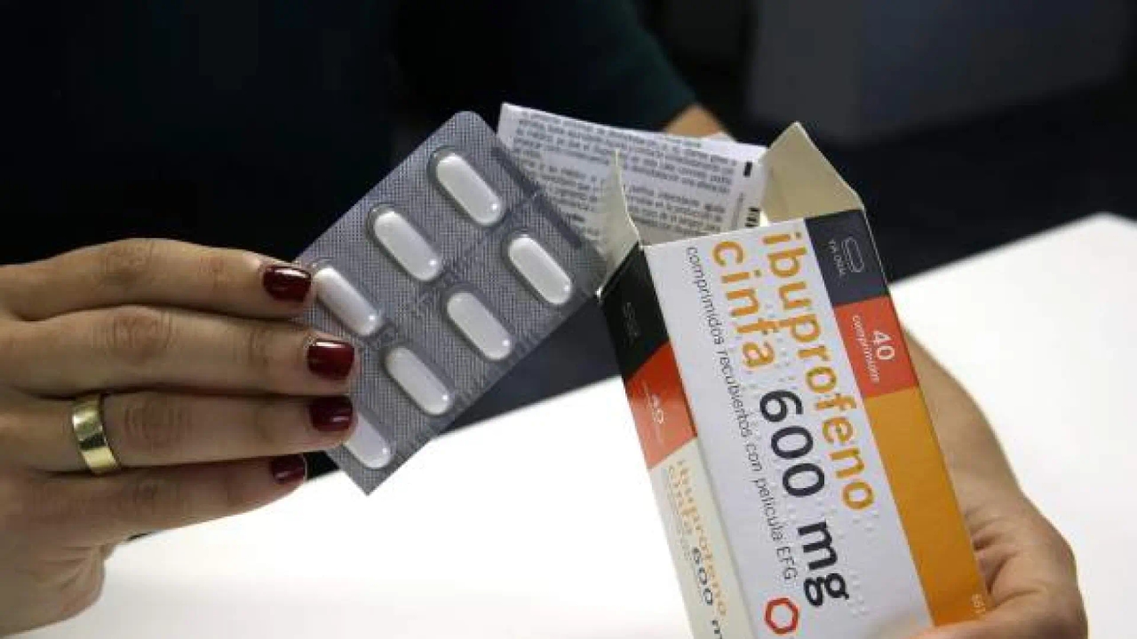 Apotheker Álvaro Fernández zum wahllosen Einsatz von Ibuprofen: „Das kann schwerwiegende Folgen haben.“