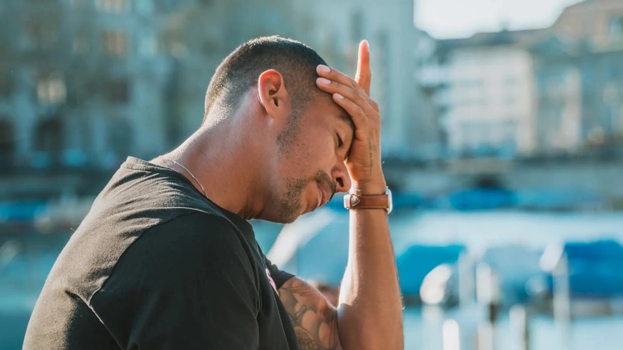 Wie man laut Psychologie mit einer negativen Person umgeht