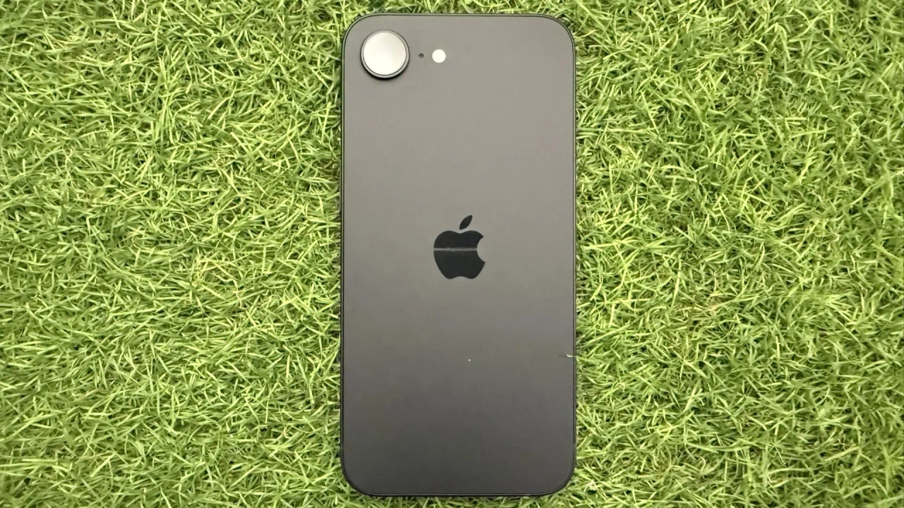 Die verborgene Bedeutung des kleinen Lochs neben der iPhone-Kamera