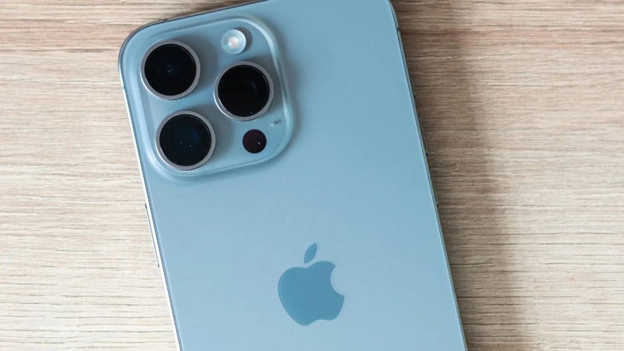 Your iPhone will last longer with iOS 26 thanks to a new secret mode that saves battery without you doing anything.