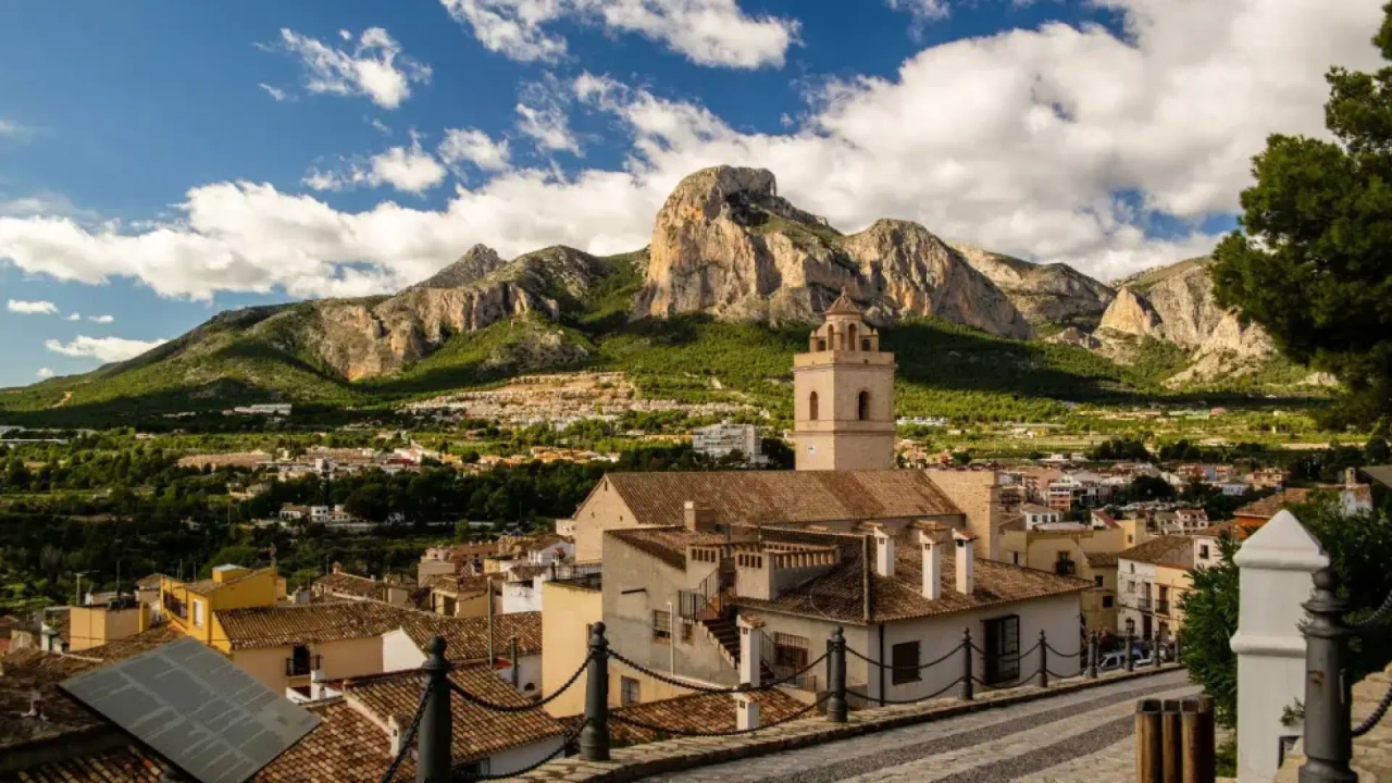 Né Altea né Jávea: la splendida cittadina di Alicante che i turisti ancora non conoscono e che si trova vicino alle spiagge più belle.