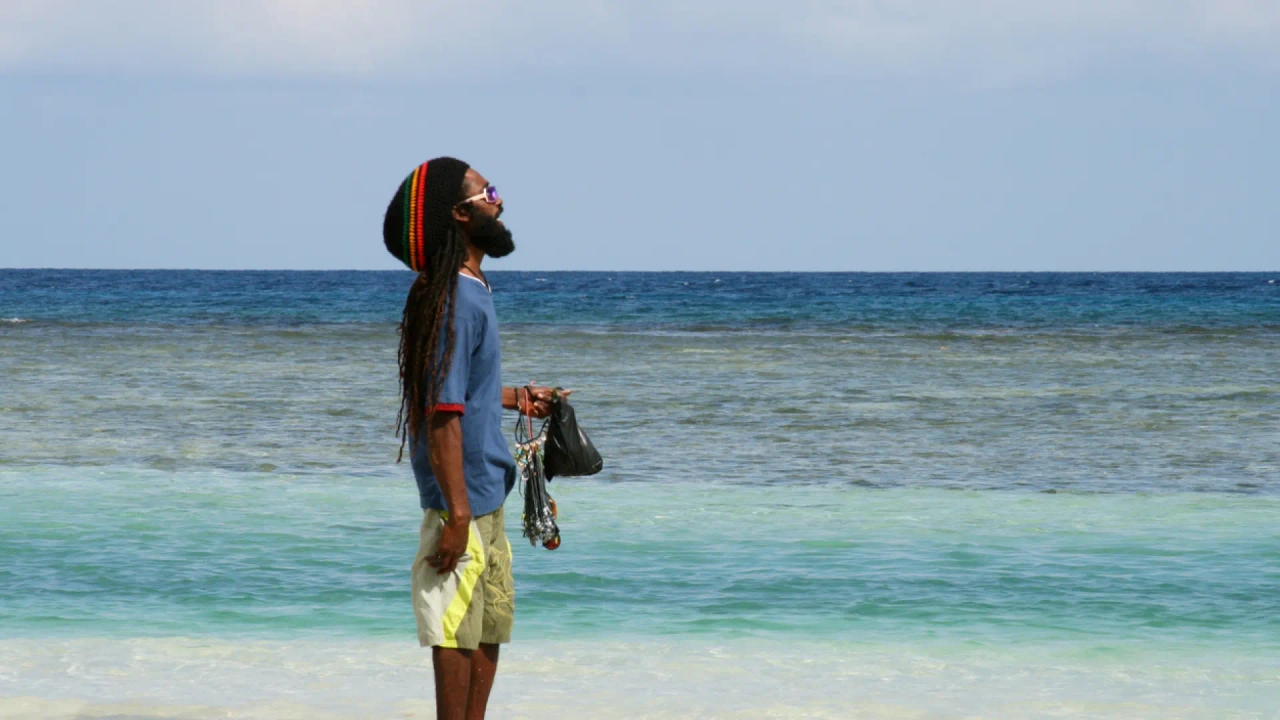 Die Karibikinsel, die im Rhythmus des Reggae lebt: kristallklare Strände, üppige Natur und eine ganz besondere Atmosphäre.