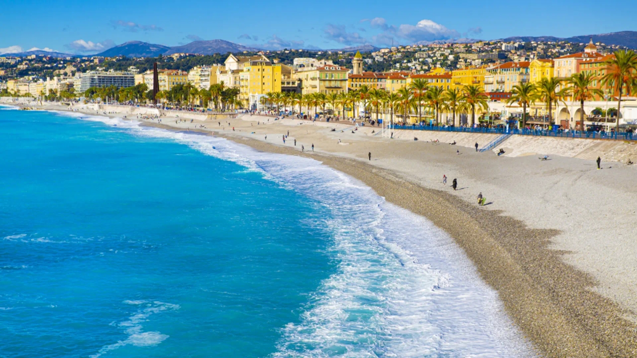 Atención si viajas en verano a Francia: multas de hasta 150.000 euros por una conducta muy común en las playas