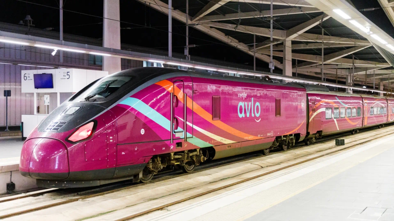 Renfe jest zmuszone zapłacić za bilet lotniczy podróżnego, który spóźnił się na lot na Kubę z powodu opóźnionego pociągu.