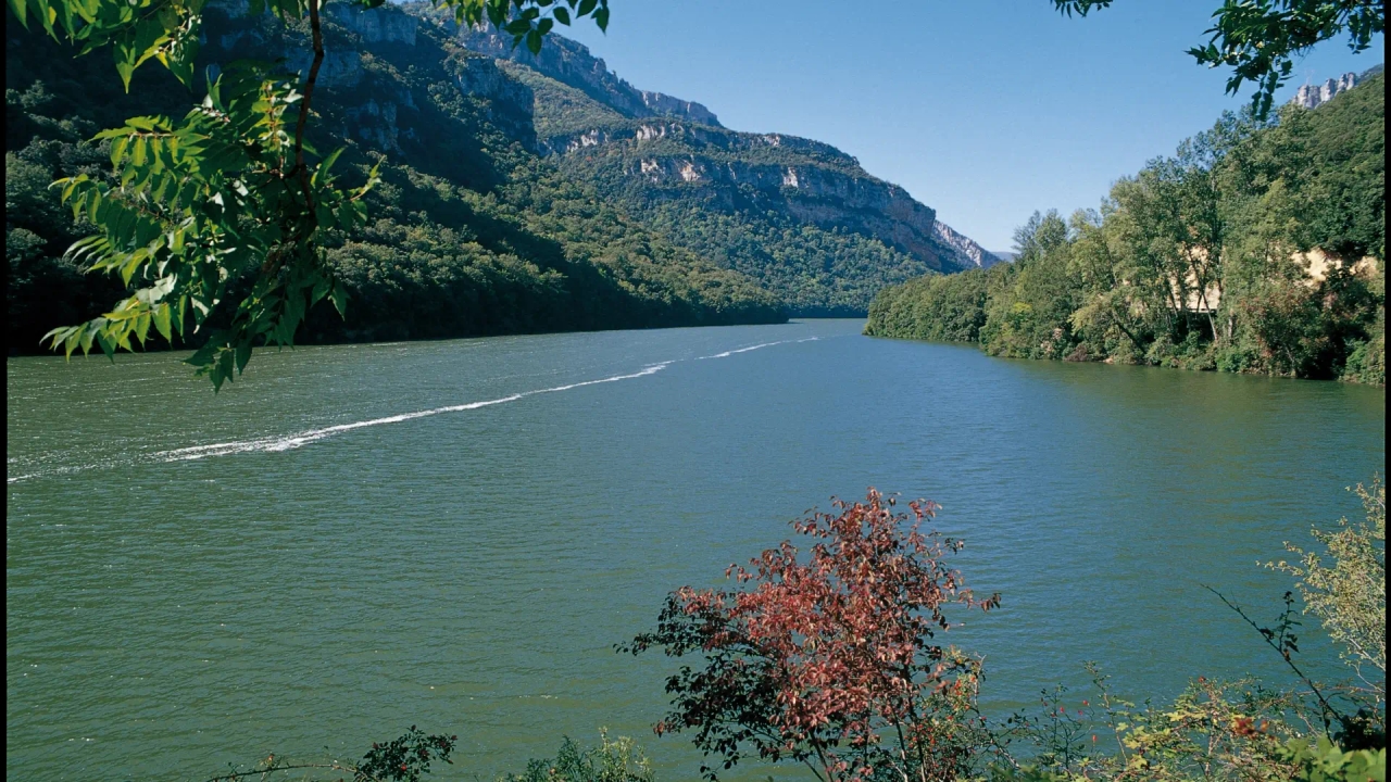 Entdecken Sie die Fjorde von Burgos: Natur pur und Aktivtourismus