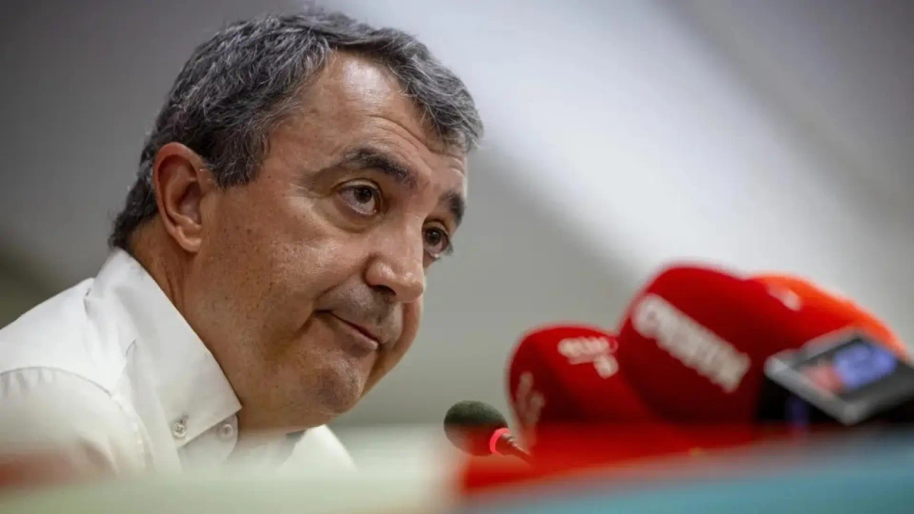 Javier Guillén, director de la Vuelta, explica por qué no se echó al equipo de Israel: "Habría consecuencias legales"