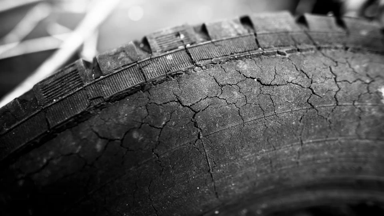 As razões por trás da cristalização dos pneus dos carros