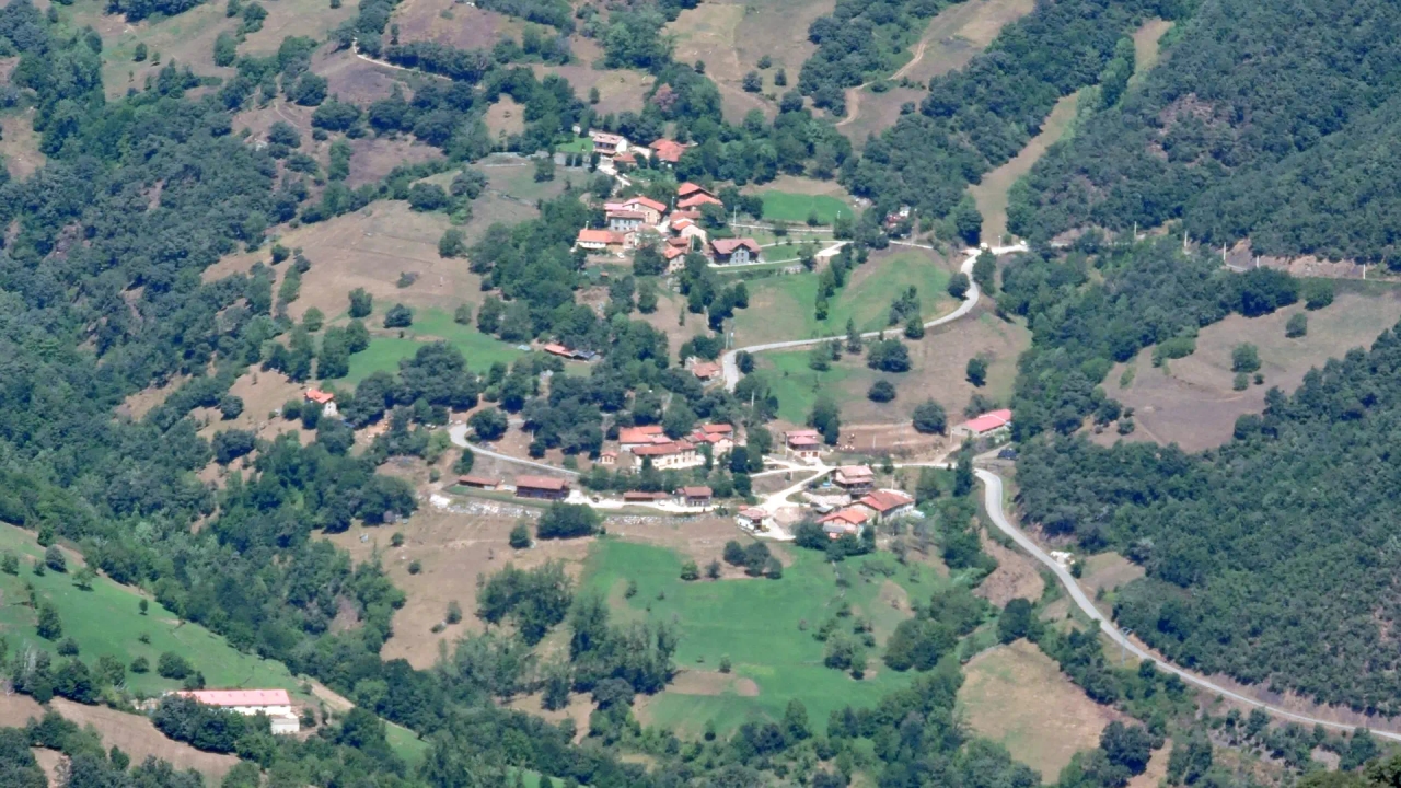 Het verborgen dorp in de Picos de Europa met een kurkeikenbos waar je in september in kunt verdwalen