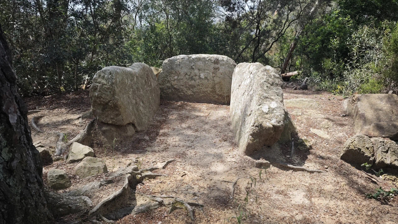 Trasa turystyczna w Katalonii, wiodąca wśród prehistorycznych krajobrazów, idealna na weekendowy wypad.