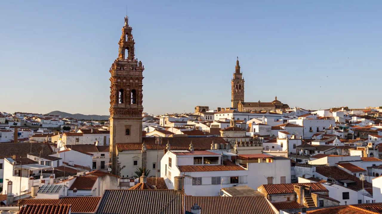Die Stadt Badajoz, die zur ländlichen Tourismushauptstadt 2025 gewählt wurde: Stadtmauern, historische Kirchen und eine Templerburg