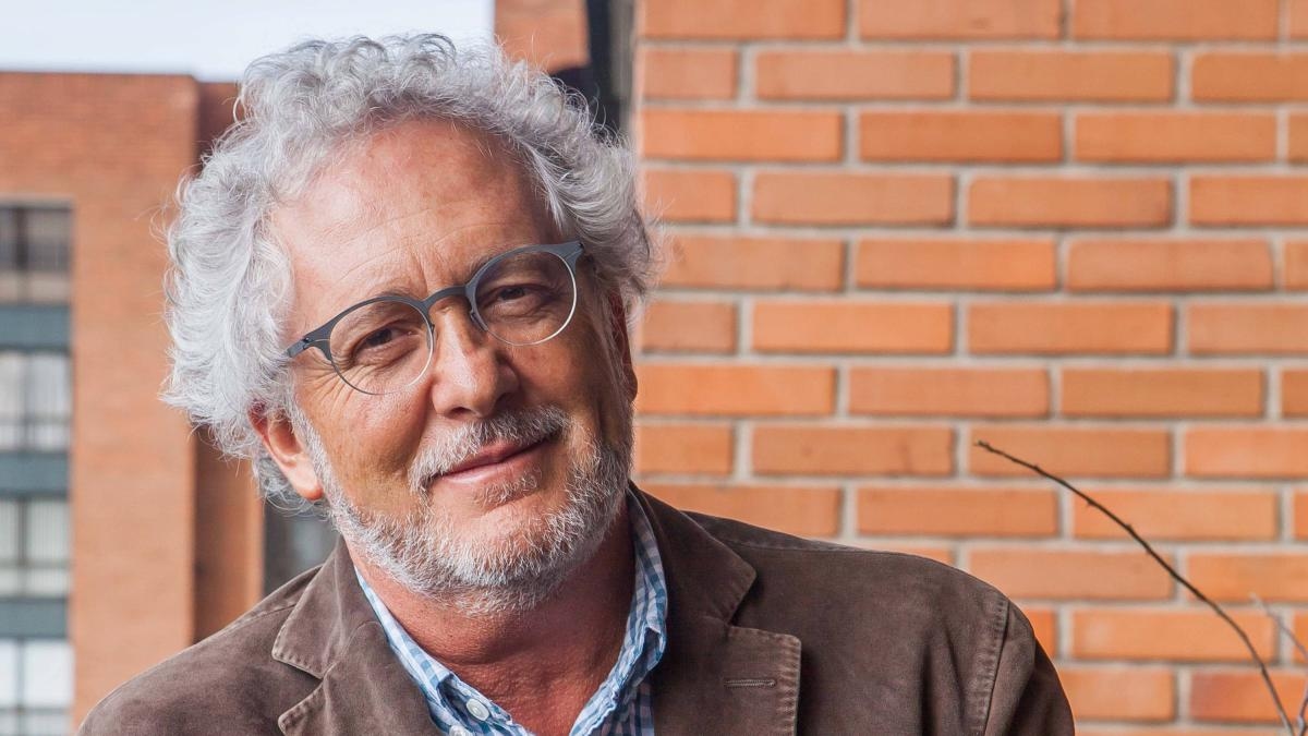 Héctor Abad Faciolince: „Ich bin einer der Feiglinge, die überleben.“ Der Autor spricht über „Jetzt und in der Stunde“