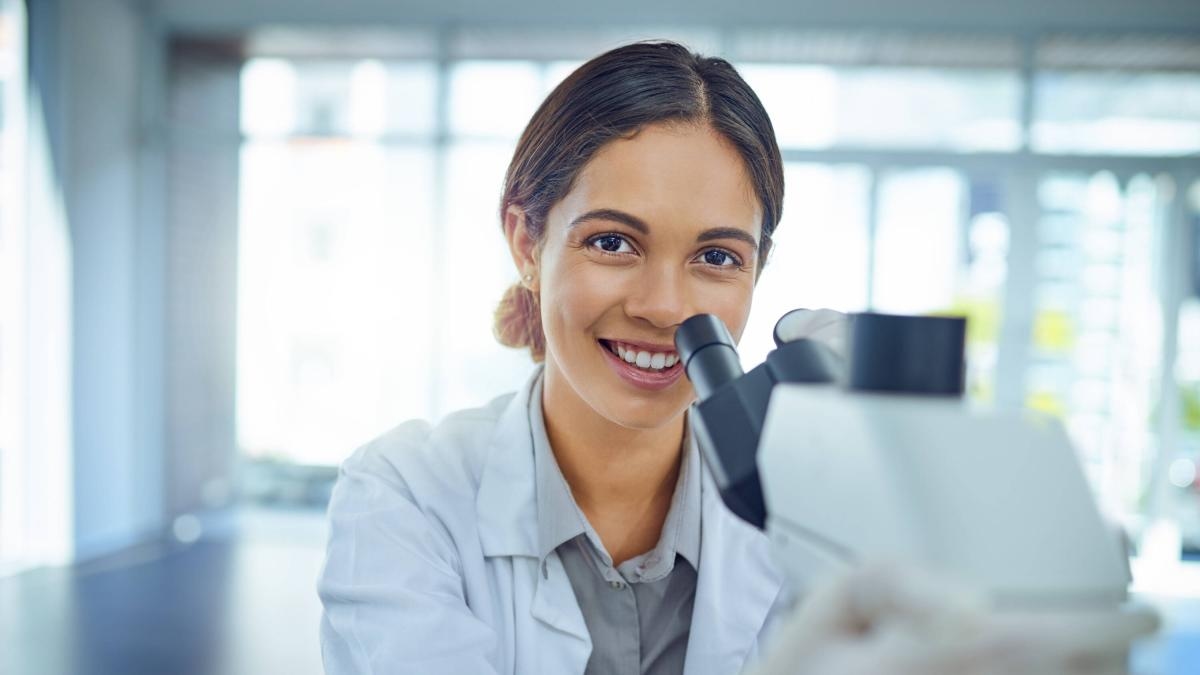 Cientistas colombianas: veja como você pode participar de um prêmio de US$ 10.000 para apoiar seus projetos.