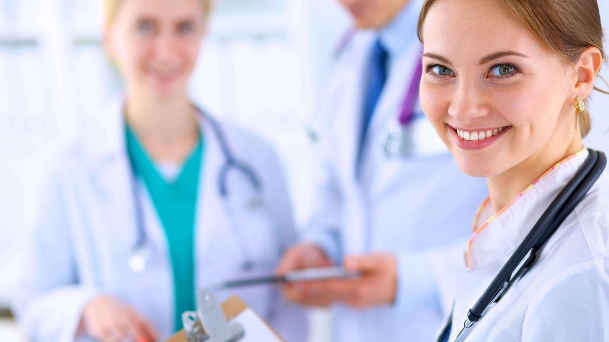 Mais de 100 médicos colombianos foram indicados para o Prêmio Doctoralia 2025.