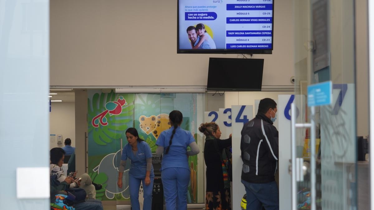 As EPS estão em crise financeira e isso coloca em risco a saúde dos colombianos: as dívidas das seguradoras já superam seus ativos em 64%.
