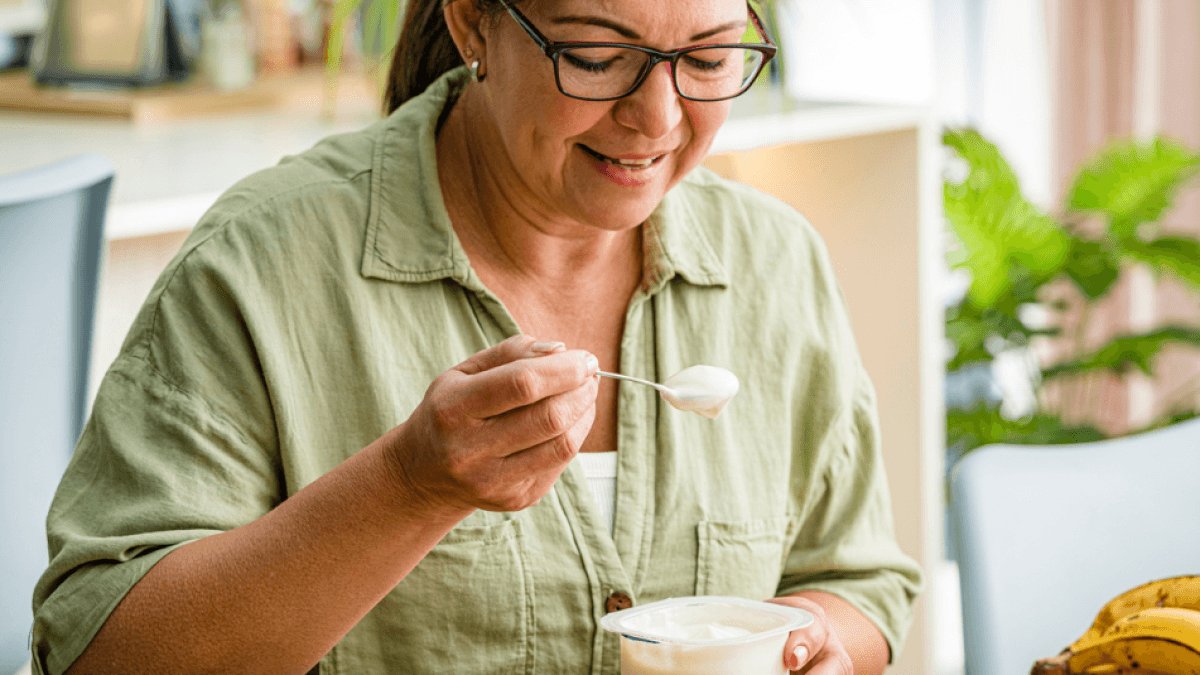 Ecco cosa può succedere al tuo corpo se mangi yogurt greco ogni giorno, secondo Harvard